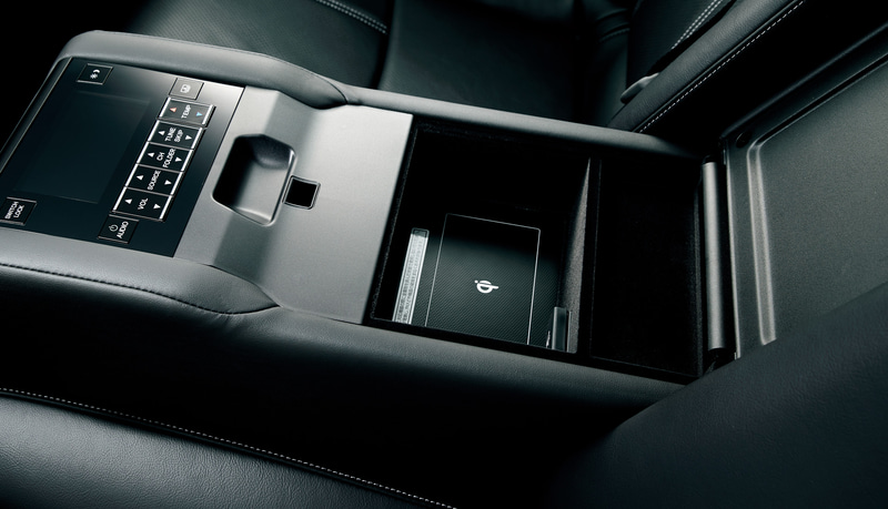 ワイヤレス充電器（Hybrid EXとHonda SENSING Eliteは装着不可）