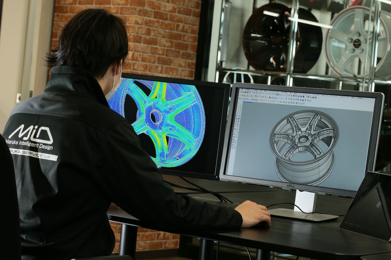 日本のアルミホイールメーカーであるマルカサービスは、リーズナブルな価格帯ながらデザインと品質に優れるMaruka Intelligent Design（略称MID）」ブランドを立ち上げている