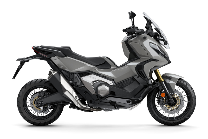 ボディーカラー：パールディープマッドグレー