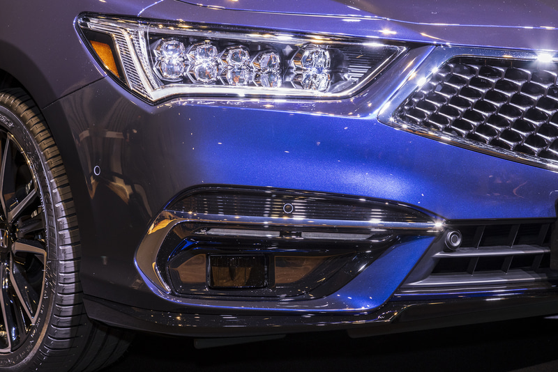 右フロント部のLiDAR。レーダーのほか、超音波ソナーも備えているのが分かる