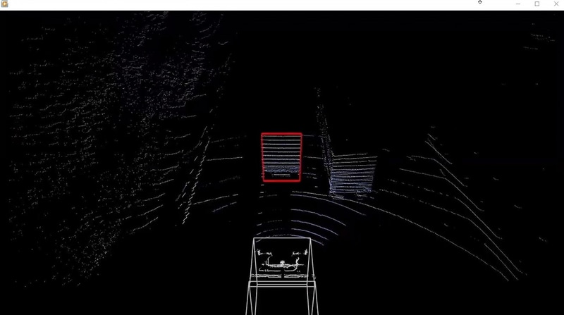 3D-LiDARの外界認識を可視化した映像。赤い枠で表示されているのが先頭車両で、右側をトラックが追い抜いていく様子も確認できる