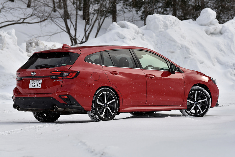 アイサイト コアテクノロジー＋アイサイトXを搭載する新型レヴォーグ GT-H EX（370万7000円）。ボディサイズは4755×1795×1500mm（全長×全幅×全高）、ホイールベースは2670mm