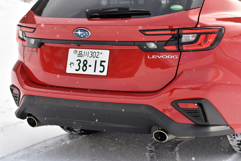 マフラーカッターはデュアルタイプ