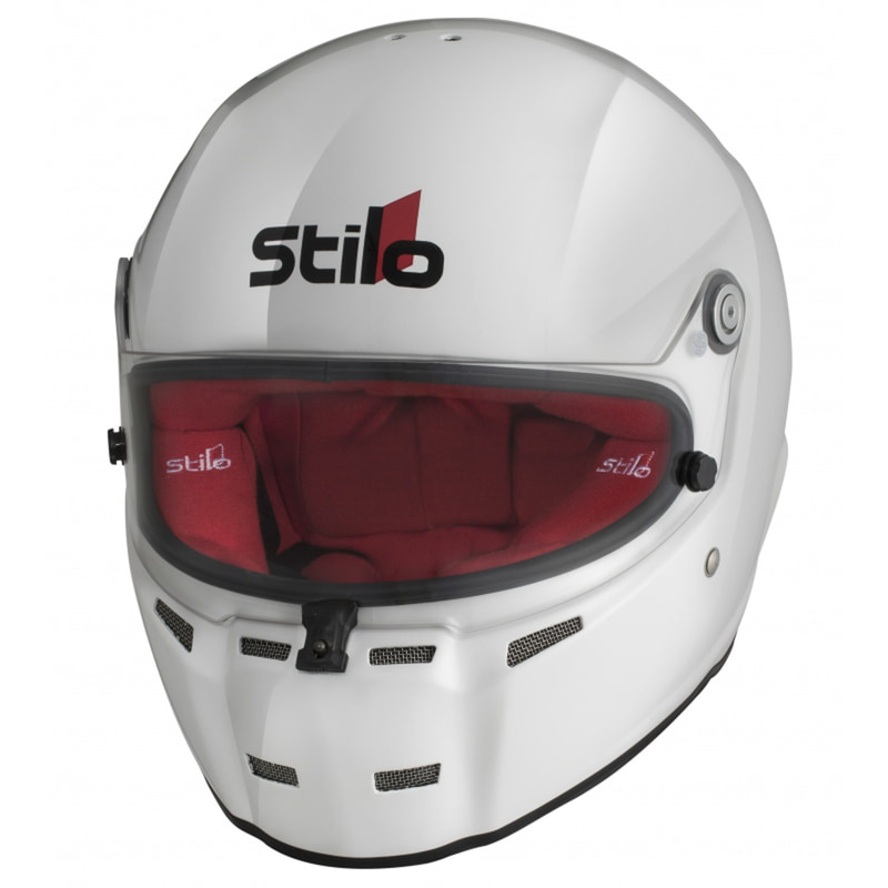 これはレーシングカート用の「ST5F  N CMR」。日本では小学生などのクラスでの着用率が高いとのこと。インナーのカラーはブラックのほか、レッドとブルーがある