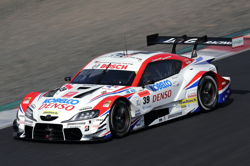 2日目のベストラップをマークした39号車 DENSO KOBELCO SARD GR Supra（ヘイキ・コバライネン/中山雄一、BS）