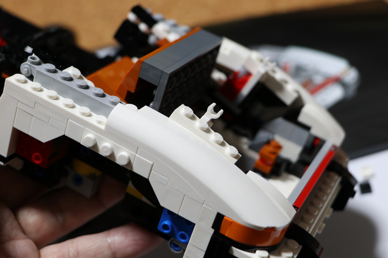 このポルシェ 911専用に作られたルーフからリアへなだらかに流れるフライライン