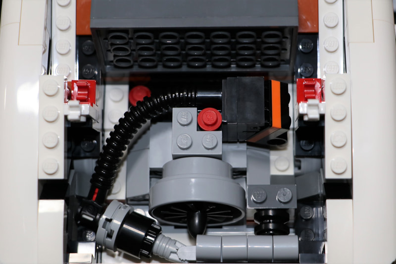 せっかくエンジン細部まで作り込んであるのに、上にインタークーラーが乗って見えなくなります（泣）