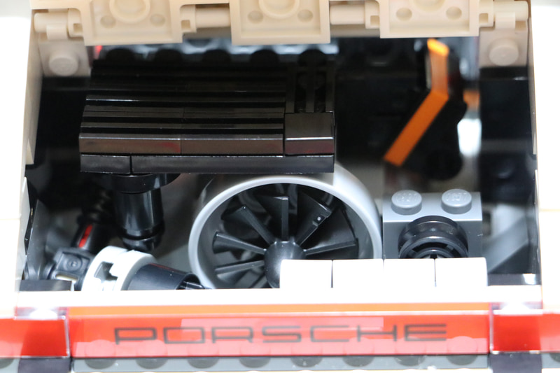 せっかくエンジン細部まで作り込んであるのに、上にインタークーラーが乗って見えなくなります（泣）