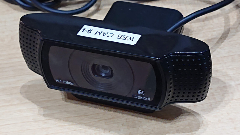 遠隔地からのサポートでは、主に遅延の少ないウェブカメラからの映像を使用