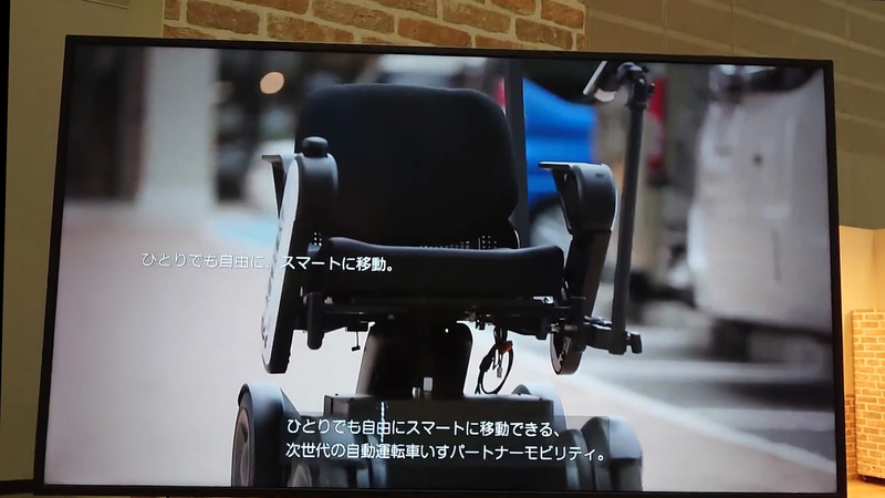 デモムービーでは自動運転で利用者のもとまで走り出迎えるシーンも