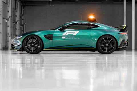Aston Martin DBX セーフティカー 2021 アストンマーティン、初のF1用セーフティカー「ヴァンテージ」と