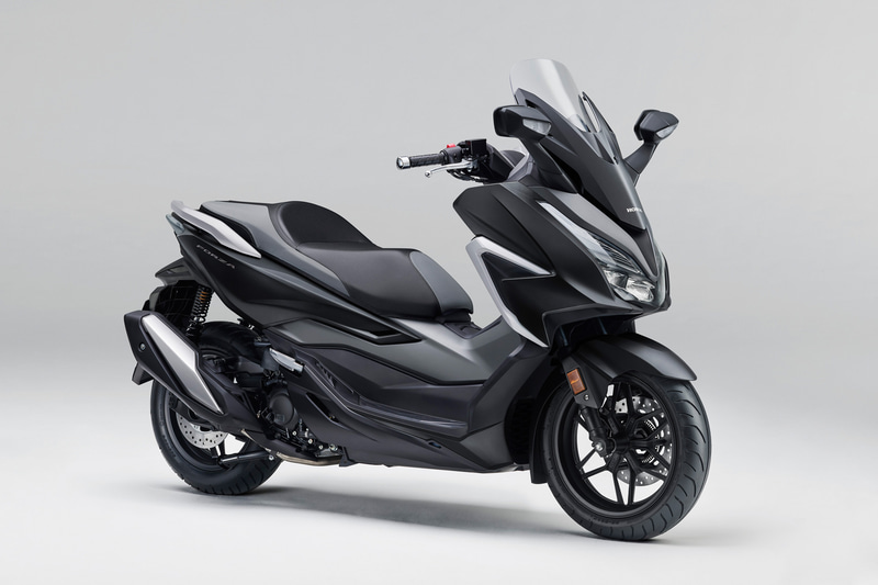 フォルツァ（マットガンパウダーブラックメタリック）