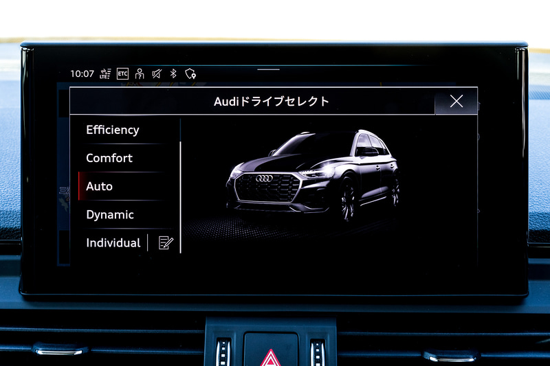 インテリアでは最新のインフォテインメントシステム「MIB3」を初採用。10.1インチにサイズアップしたセンタースクリーンはタッチパネル式となり操作性を向上させるとともに、よりシンプルでクリーンなコクピットデザインを実現。「Hey Audi」と呼びかけるだけで音声入力が開始され、自然言葉によって目的地の入力やエアコンの温度設定などを可能にしている