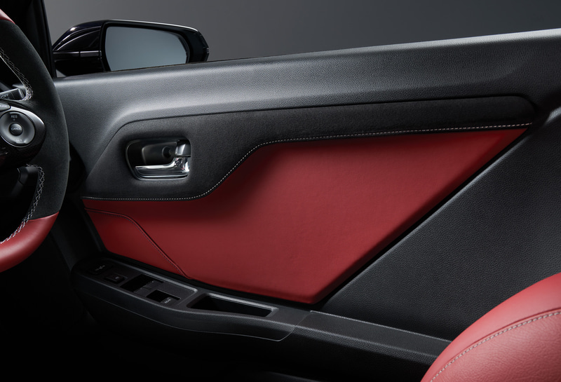 ラックス スェード×合皮製のドアライニングパネル