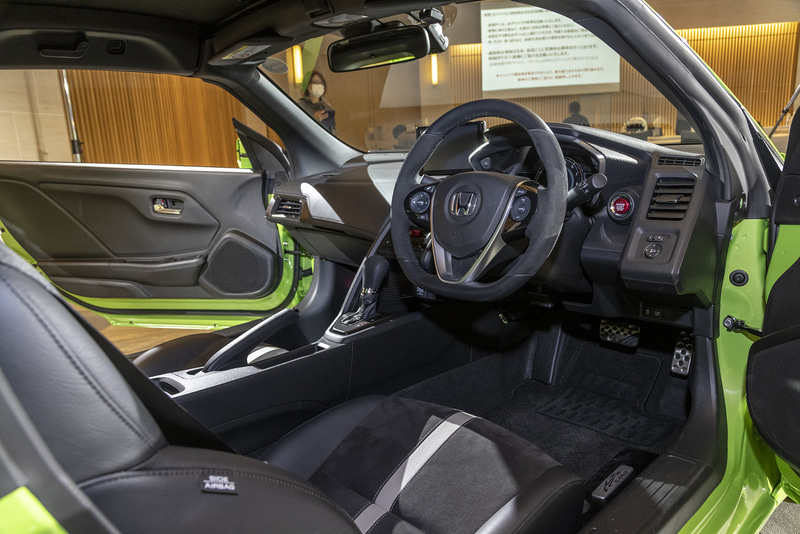 ベースとなっているS660の内外装