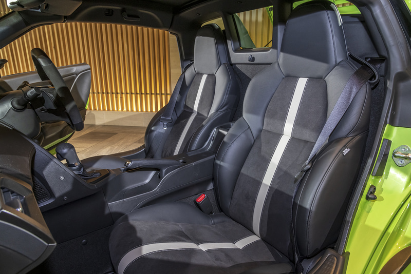 ベースとなっているS660の内外装