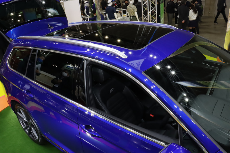 シルバー塗装のルーフレールを装着