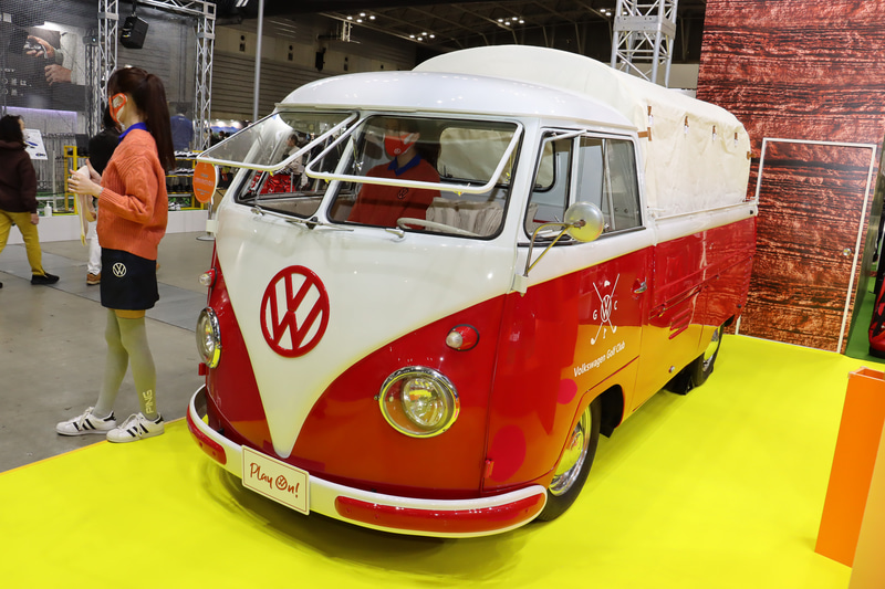 このほかにフォルクスワーゲンブースでは「タイプII」を展示。アンケート回答者にオリジナルデザインのトートバッグをプレゼントしている