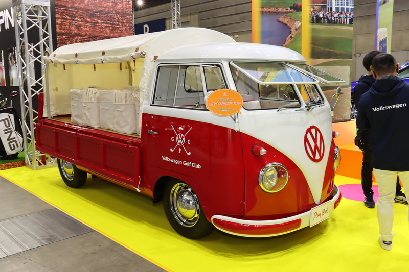 このほかにフォルクスワーゲンブースでは「タイプII」を展示。アンケート回答者にオリジナルデザインのトートバッグをプレゼントしている