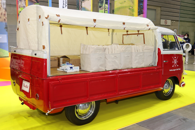 このほかにフォルクスワーゲンブースでは「タイプII」を展示。アンケート回答者にオリジナルデザインのトートバッグをプレゼントしている