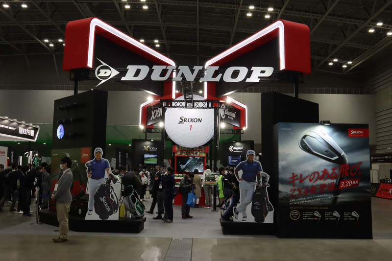 会場内ではゴルフ用品メーカーなどが製品を展示する