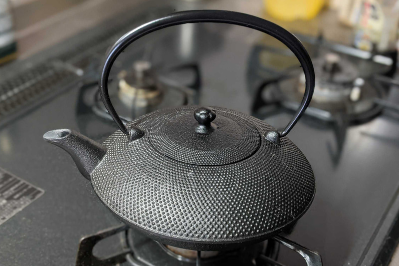 わが家で使っている鉄瓶は、小さめサイズの0.9Lのものを選びました