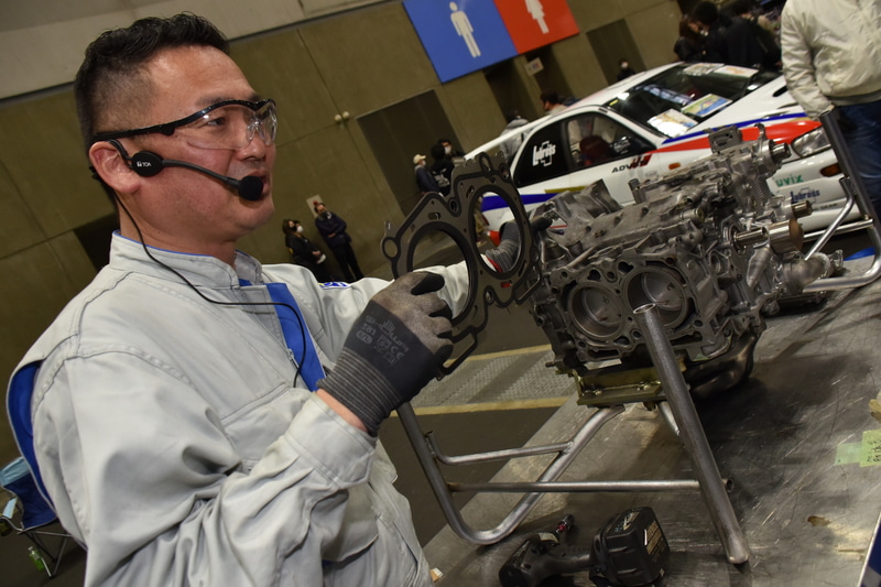 シリンダーまわりなどを中心に解体シーンをいろいろ見ることができる