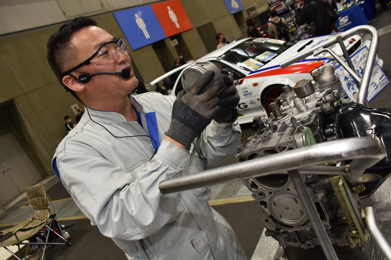 シリンダーまわりなどを中心に解体シーンをいろいろ見ることができる