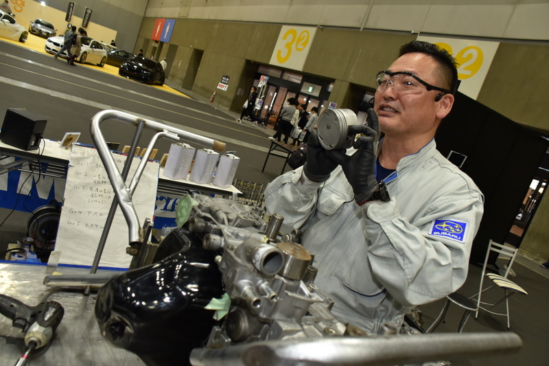 シリンダーまわりなどを中心に解体シーンをいろいろ見ることができる