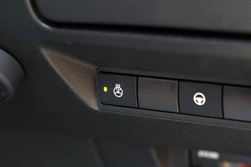 ステアリングヒーターとシートヒーターはEVならずとも冬にはありがたい装備