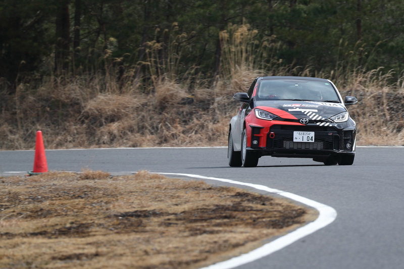 ターマックを走るGRヤリス