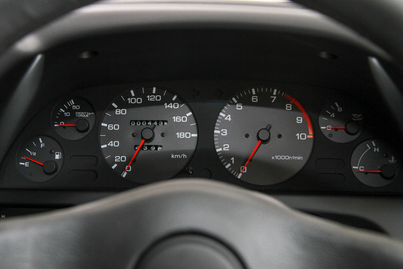 R35 GT-Rで使われる表皮を用いてトータルコーディネートされたR32 スカイラインGT-Rのインテリア