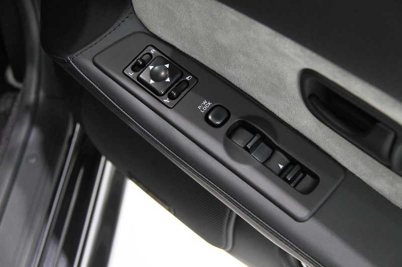 R35 GT-Rで使われる表皮を用いてトータルコーディネートされたR32 スカイラインGT-Rのインテリア