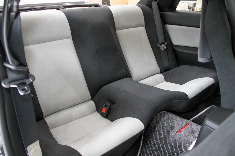 R35 GT-Rで使われる表皮を用いてトータルコーディネートされたR32 スカイラインGT-Rのインテリア