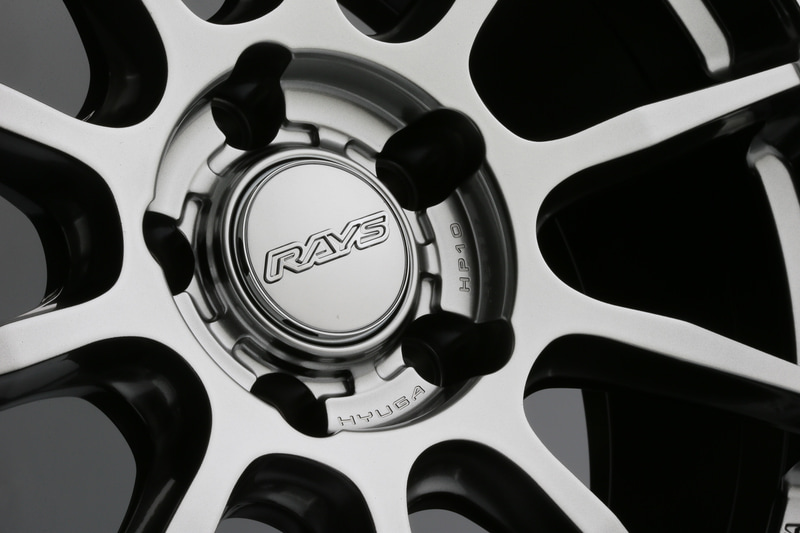 これはHP10。ホイールキャップ周辺も軽量化されていて、それがレーシーなイメージのデザインに落とし込まれている