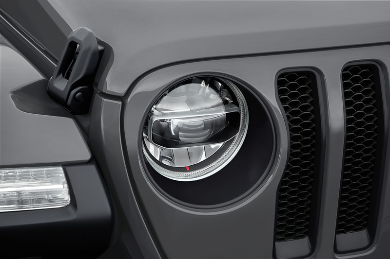 ヘッドライトベゼルもグロスブラック仕上げ