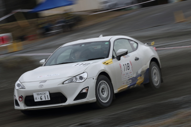 118号車 大森文彦/山本正裕組「ルーキーレーシング86 611」