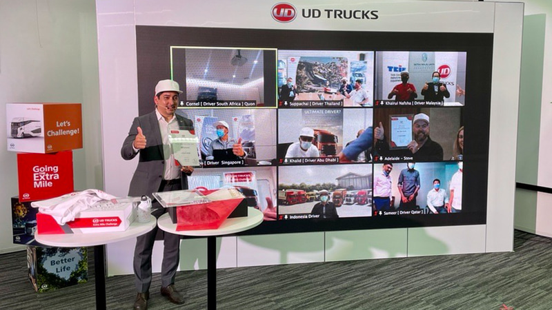 セレモニーでは予選を勝ち抜いた9カ国10名がオンライン上に集結、祝勝の印として日本への航空チケット引換証やUDマスクなどが贈呈され貢献が称えられた