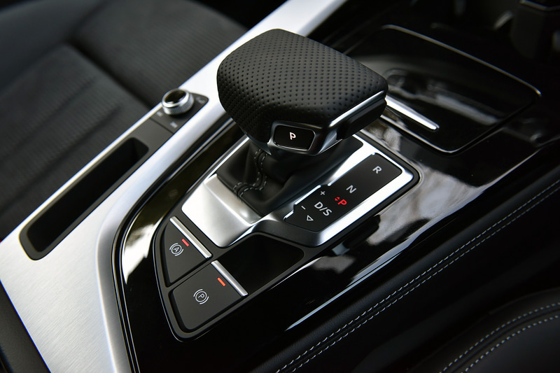 電動パーキングブレーキには、ホールドアシスト機能も搭載する