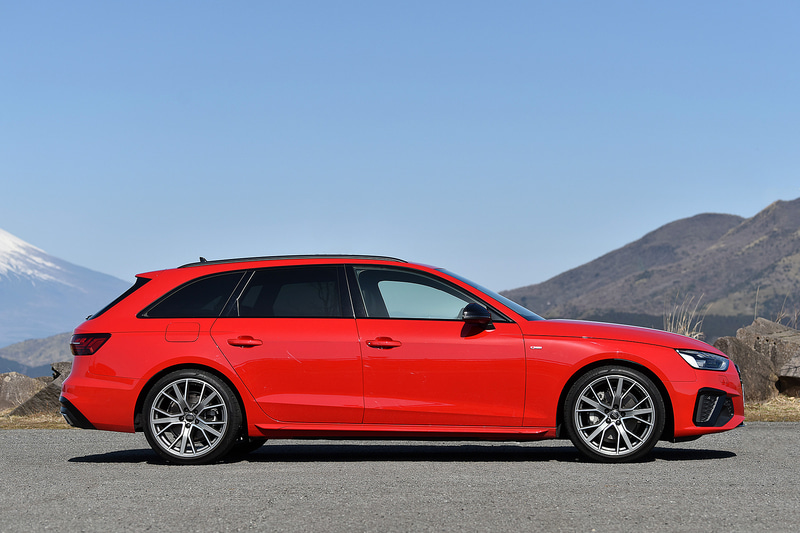 A4 アヴァントのボディサイズは4770×1845×1435mm（全長×全幅×全高）、ホイールベースは2825mm。車両重量はパノラマサンルーフを装着しているため30kg増の1730kg