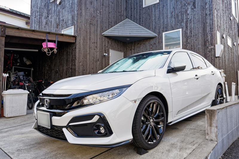 果たして、このシビック ハッチバックに取り付けたくなるドライブレコーダーなのか!?