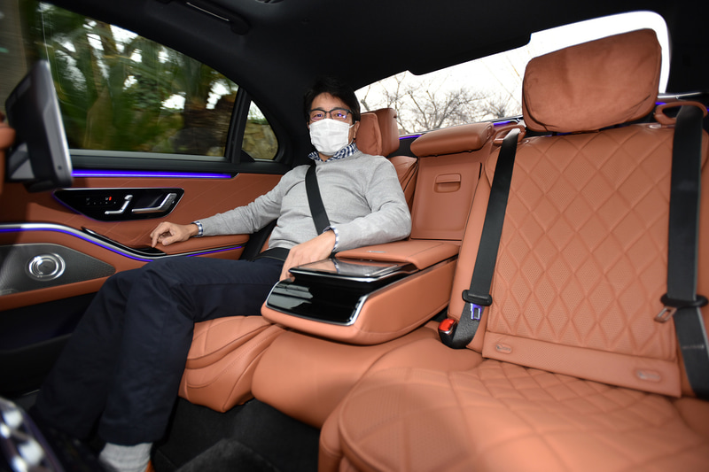 後席で山道を体験