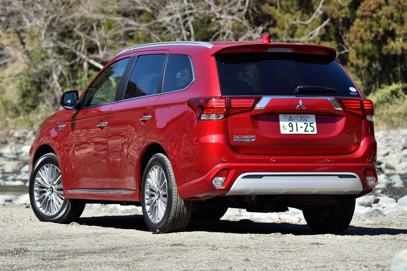 2020年10月に一部改良が行なわれ、予防安全技術「e-Assist」の後側方車両検知警報システム（レーンチェンジアシスト機能付）「BSW/LCA」と、後退時車両検知警報システム「RCTA」が全車標準装備となった