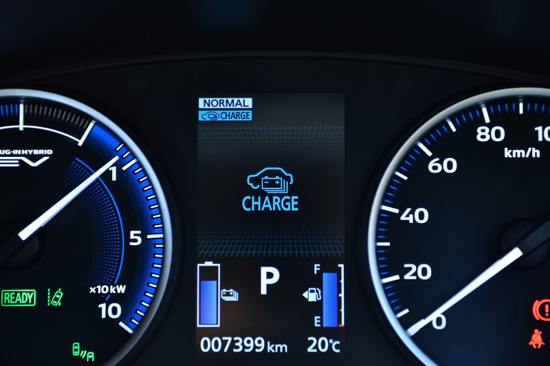 バッテリーが減っていたらチャージモードで蓄えることができる