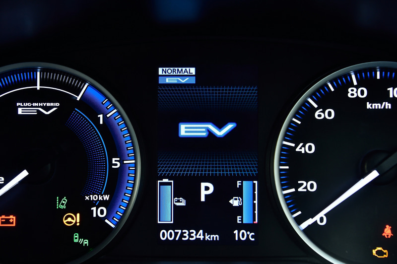 バッテリー容量があればEVモードで静かかつ低振動で走れる。PHEVなら電池容量を最後まで使い切っても動けなくなることがない