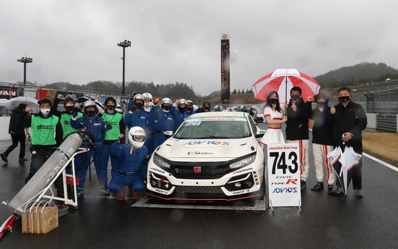 スターティンググリッドでのチーム