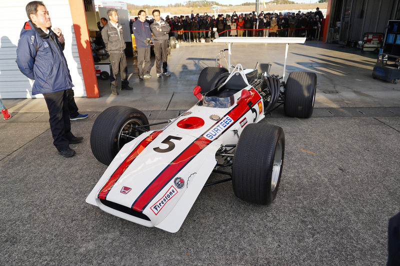 RA272ではないが、第一期ホンダF1でRA301に付けられたレッドホンダの赤バッジ（撮影：Honda Racing THANKS DAY 2018）