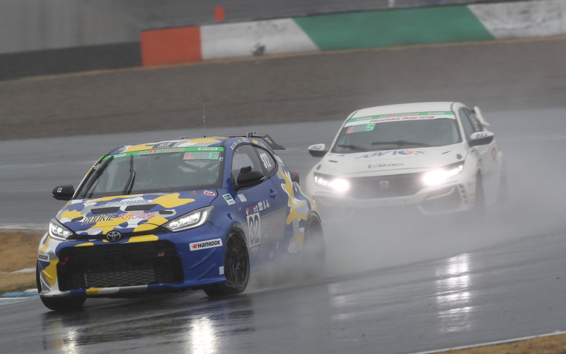 コース上ではGRヤリスとシビック TYPE Rの直接対決も