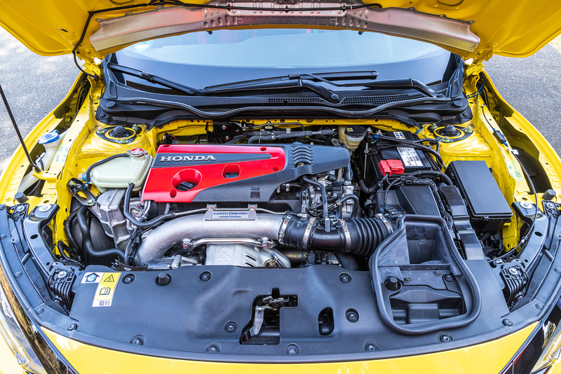 シビック TYPE Rが搭載する直列4気筒DOHC 2.0リッターターボ「K20C」型エンジンは、最高出力235kW（320PS）/6500rpm、最大トルク400Nm（40.8kgfm）/2500-4500rpmを発生。WLTCモード燃費は13.0km/L