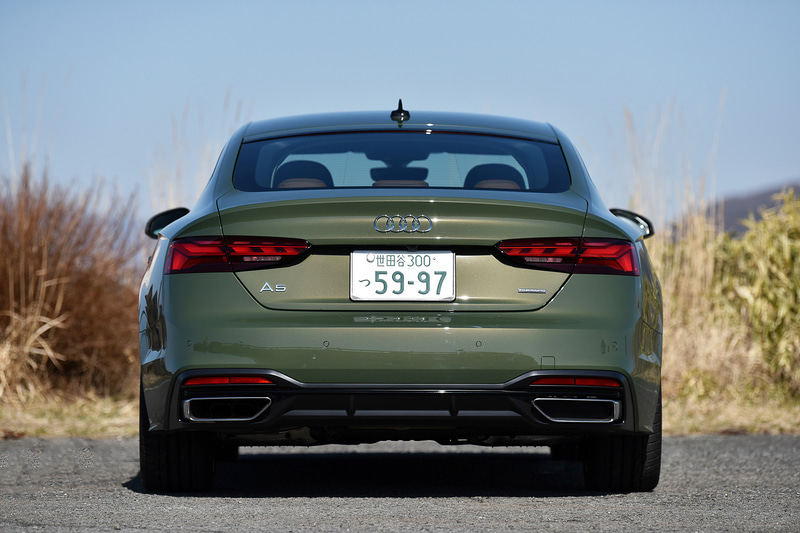 ボディサイズは4755×1845×1390mm（全長×全幅×全高）、ホイールベースは2825mm、車両重量は1680kg。ベース価格は643万円で、ボディカラーやサスペンション、スタイリングパッケージ、3Dアドバンスとサウンドシステムなど145万円のオプション品を装備している